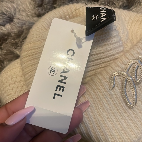 Chanel Cashmere Beanie - Picture 7 of 9